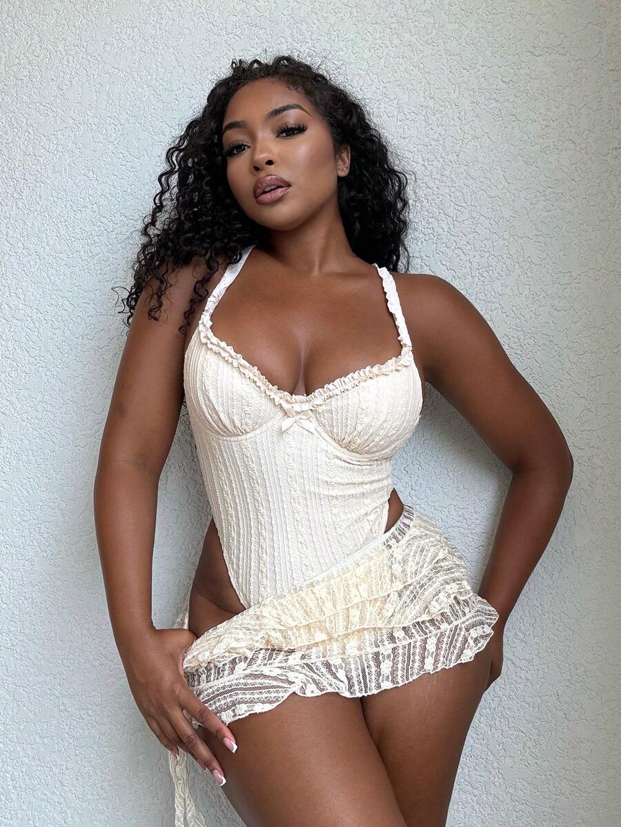 Alexandranx 性感女式纯色细肩带荷叶边金属边前蝴蝶结连体泳衣和双层荷叶边下摆沙滩裙，2 件套 - 杏色 - 查看 1