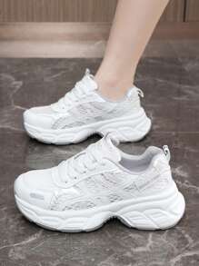 Zapatillas de deporte con plataforma versátil de colores claros casuales y suela gruesa de malla para mujer, modelo nuevo para verano 2025