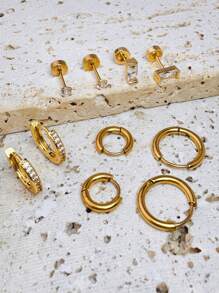 Set de 5 pares de pendientes delicados para mujeres, pendientes de aro pequeños chapados en oro de 14K para múltiples perforaciones, pendientes de botón planos con CZ chapados en oro para lóbulo, cartílago y hélix