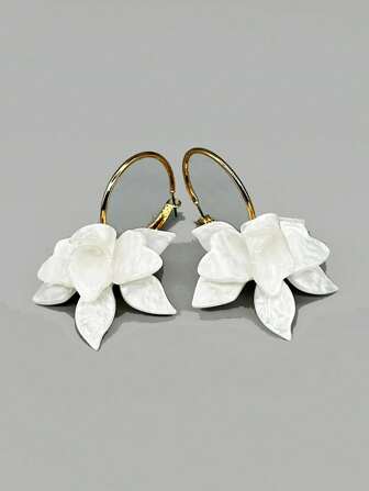 Cute & Classic Style, White 3D Flower Acrylic Drop Earrings, Fashionable & Delicate