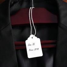 Nuevas etiquetas de precio 2025, 500 piezas con cadena adjunta, superficie blanca mate para marcar mercancía, etiquetas colgantes escribibles para preciado de regalos, joyería y ropa de 1 x 0.875 pulgadas - Superficie de diente blanco 500 piezas 1.375x 0.875 - Ver 5