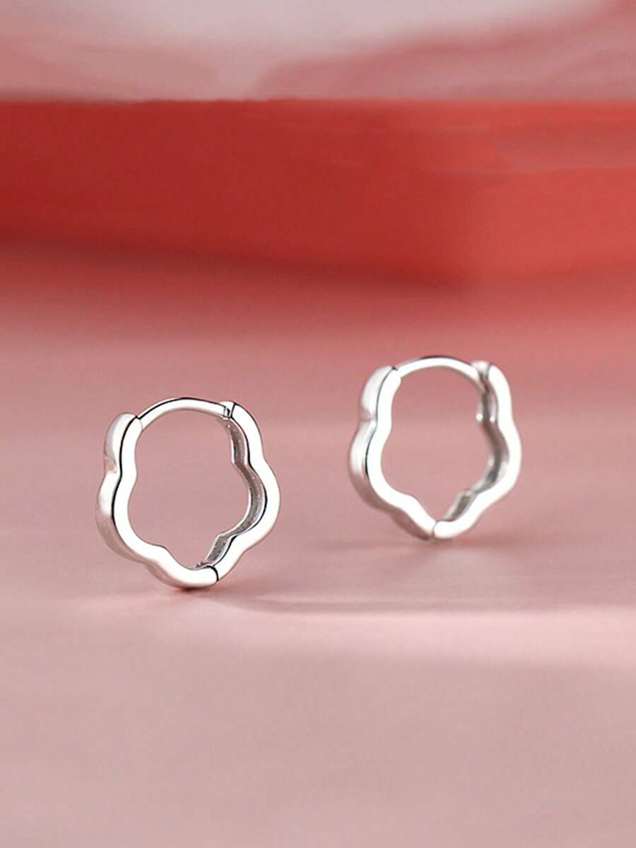 2pcs Luxury Elegant Niche Design Tiny Flower Hoop Earrings - Silver - View 1