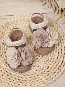 1 双儿童夏季新款花卉凉鞋，清新简约的 Ins 风格，软底轻便舒适，女童日常/度假鞋 - 米色 - 查看 3