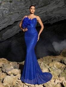 Faeriesty 这款惊艳的美人鱼露背晚礼服，采用系带式后背设计，饰以羽毛和亮片，是红毯活动、正式晚宴、婚礼宾客着装、慈善晚会和豪华宴会的理想选择。 - 寶藍色 - 查看 6