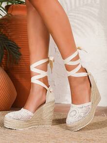 女士厚底坡跟时尚假日凉鞋，编织草底休闲优雅女士平底鞋，有白色、黑色、红色、金色、绿色、黄色可选