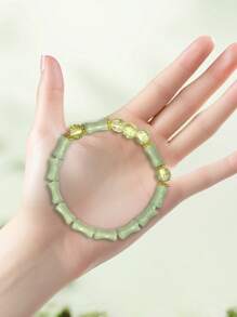 Una pulsera elástica de cuentas transparentes con cadena de bambú articulado, elegante y sofisticada, que simboliza la riqueza y la prosperidad. Adecuada para el uso diario, ocasiones de citas y un regalo pequeño y delicado.