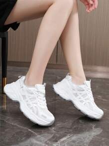 Zapatillas de deporte con plataforma versátil de colores claros casuales y suela gruesa de malla para mujer, modelo nuevo para verano 2025