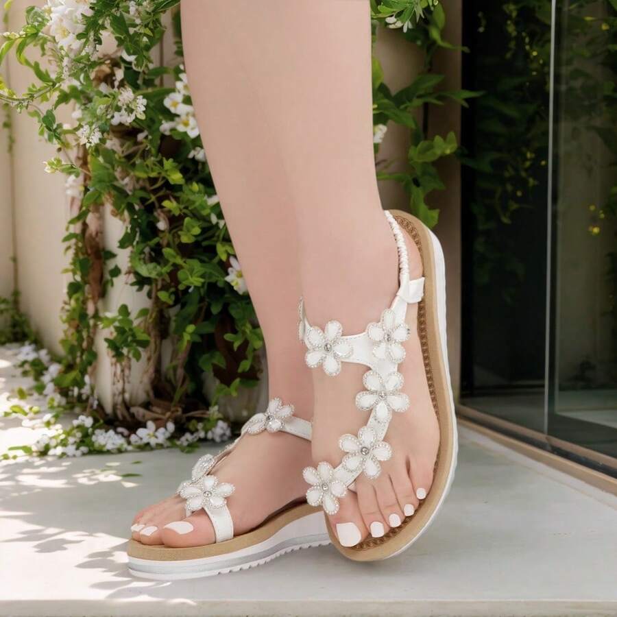 Sandalias planas con tira en el tobillo y punta abierta con diamantes de imitación para mujer. Añade brillo a tus sandalias planas con punta abierta y diamantes de imitación. H-Sandra - Blanco - Ver 1