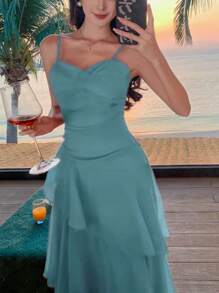 优雅不规则荷叶边吊带连衣裙，时尚百搭，适合女性穿着，简约细肩带设计，适合派对、舞会、晚宴、生日、婚礼、返校等各种场合，端庄修身款式