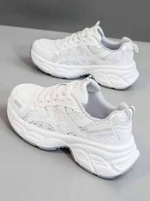 Zapatillas de deporte con plataforma versátil de colores claros casuales y suela gruesa de malla para mujer, modelo nuevo para verano 2025
