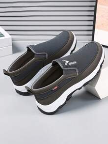 老北京风格休闲帆布鞋，软底防滑老年步行鞋，中老年男士，2000 年代春季风格情人节创意 - 彩色 - 查看 3