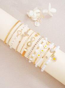 8 Stücke & eleganter Metallarmband-Set mit verschiedenen Elementen wie Perlen, Herzen, Schmetterlingen, Unendlichkeit, Strass, personalisiertes delikates süßes mehrschichtiges Armband, ideal als Geschenk für Freunde, Familie, Geliebte, Feiertage, Partys, Alltagsgebrauch, Jahrestag