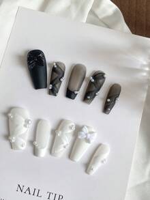 一套黑白棺材形哑光手绘芭蕾舞缎带蕾丝美甲贴纸，优雅精致，高端美甲，适合派对、生日、聚会等场合。美甲用品，手工制作的按压式美甲贴片。 - 彩色 - 查看 2
