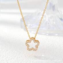 1pc Stainless Steel 18K Fashionable Minimalist Clover Zirconia Hollow Pendant Necklace For Women, Suitable For Party, Date, Office Wear