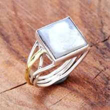 1 peça anel quadrado elegante de pedra da lua natural com enrolamento vazado, dourado de duas cores, com metal estilo boêmio, anel de duas cores para mulheres, adequado para várias atividades, ocasiões formais, combinação de roupas diárias