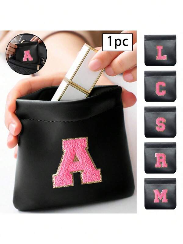 1 pièce, matériau PU noir, sac de rangement à fermeture automatique, sac à maquillage, porte-clés, rangement pour rouge à lèvres, câble de données, idéal pour les voyages et le stockage. Lettres brodées en rose rouge imperméables et pièces élastiques, 26 lettres de A à Z au choix. Cadeau idéal pour la famille et les amis, sac cadeau pour fête annuelle.