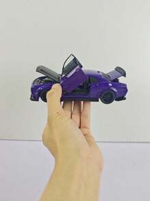 ESCBBXX Un modelo de coche de carreras simulado, con una carrocería hecha de aleación de cinc. Las dos puertas se pueden abrir, y también se pueden abrir el capó delantero y la puerta del maletero. Es un coche de juguete para niños con funciones simuladas de sonido y iluminación. El modelo del coche es rico en detalles, de acabado exquisito y de buena calidad. Es adecuado para la colección y se puede regalar como regalo de cumpleaños a los niños.