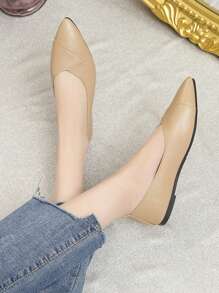 Nouvelles chaussures de travail confortables à talons épais pour dames, style rétro britannique pour femmes d'âge moyen et âgées, convenant au printemps et à l'automne