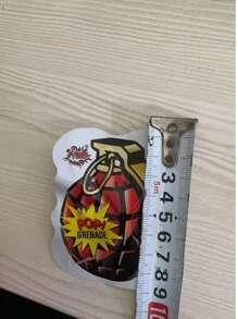 100 pièces Simulateur d'auto-destruction grenade à main factice pour blague, pour une ambiance festive. Plus sûr que les pétards. Peut convenir pour diverses fêtes comme alternative aux pétards (couleur et style aléatoires)