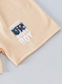 Set de 2 piezas de ropa deportiva informal de moda con estampado de letras para niños - top con capucha de manga corta y conjunto de shorts, ideal para verano