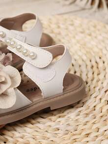 1 双儿童夏季新款花卉凉鞋，清新简约的 Ins 风格，软底轻便舒适，女童日常/度假鞋 - 米色 - 查看 7