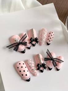 一套短方形纯手绘波尔卡圆点法式甜美酷炫地雷蕾丝蝴蝶结手工按压指甲，Y2K黑粉高端气质美甲，适合派对、生日、聚会等场合