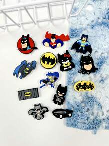 Warner Bros 13 piezas de Encantos de zapato de superhéroes de Batman y Superman de dibujos animados lindos de Warner Bros. para decorar zuecos, accesorios de encantos de zapato para decoración de zapatos de mujeres y hombres - el regalo perfecto