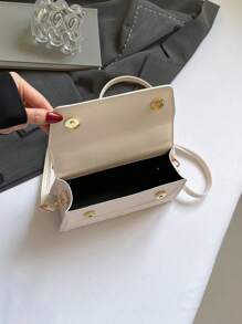 Un bolso cruzado de señora elegante y lujoso con accesorios de manija retorcida dorados, con una cartera decorativa multifuncional adecuada para fiestas de noche, reuniones, citas y como regalo navideño.