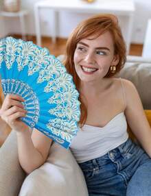 Abanico plegable de mano chino, abanicos de mano para mujeres, plegables a granel para fiestas, bodas, iglesia y baile (Azul claro) - Azul - Ver 8