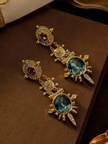 1 paire de boucles d'oreilles vintages avec un motif géométrique unique et un design incrusté, convenant pour un port quotidien et comme accessoire de fête en cadeau.