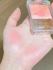 Canmake Glow Fleur Cheeks 01 Peach Fleur Color 5.7g/0.2 盎司 | 散发美丽柔和光泽的亮粉色夏日腮红 | 多色花朵图案设计，打造清新亮丽的妆容 | 轻盈可叠加配方，可定制遮瑕效果 | 打造自然健康红晕的完美妆容 | 适合所有肤色，是夏季彩妆的理想之选 - 01 Peach Fleur Color - 查看 9