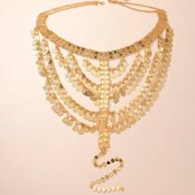 Collana o copricapo estroso e grandioso con monete in stile mediorientale e nappe a più strati come accessori per la danza