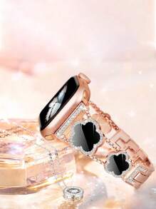 1 pièce Bracelet de montre Apple pour femmes, avec un motif de trèfle à cinq feuilles en diamant et cuivre doré. Bracelet en métal à fleurs d'été, compatible avec les de 38/40/41/42/44/45/46/49 mm, compatible avec les séries Ultra3/2/1/SE/10/9/8/7/6/5 4/3/2/1, accessoires de mode