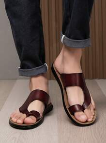 Men's Casual Fashion Carved Line Design Summer Beach Vacation Style Indoor/Outdoor Soft Bottom Flat Flip Flops