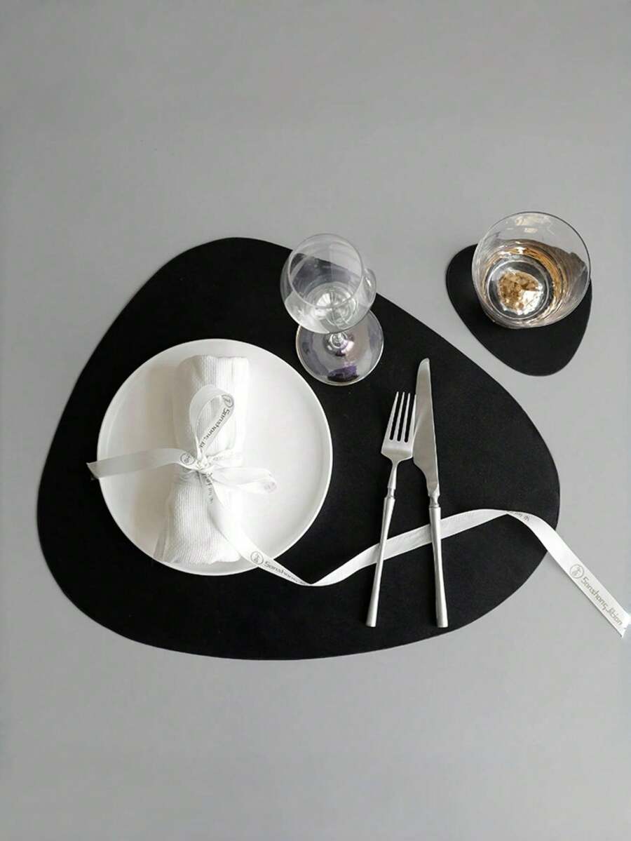 Alas Meja Makan Kulit Bergaya Nordik Kreatif, Tahan Air & Tahan Minyak & Anti Selip, Alas Gelas Asimetris untuk Ruang Makan - Hitam - View 1