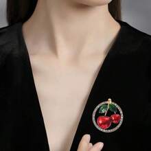 1 Stück elegante und niedliche Kirschfrucht Brosche aus Zinklegierung, Modeaccessoire für Sommer, Damen, für Rucksack, Hut, Schule Obst