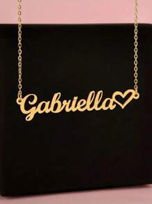 Collar personalizado de plata de ley 925 con acento de corazón pequeño - Un regalo romántico y personalizado para los seres queridos. Ideal para cumpleaños, aniversarios o elegancia diaria. Este collar presenta un nombre en letra cursiva fluida combinado con un delicado detalle de corazón, elaborado en plata 925 de primera calidad. Una pieza sentimental y con estilo de vanguardia para celebrar el afecto, perfecta para regalar a amigos, parejas o familiares.