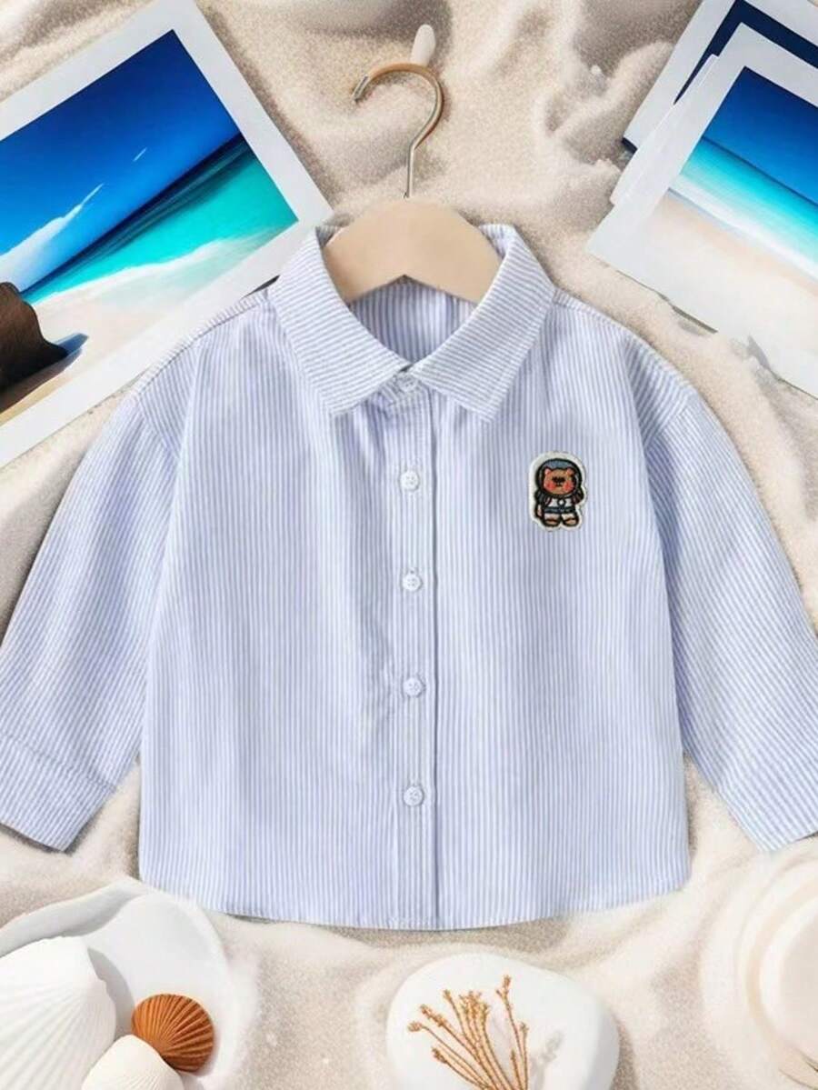 Áo sơ mi mỏng dáng rộng cho bé trai có cổ thêu hình gấu - Xanh và trắng - Xem 1