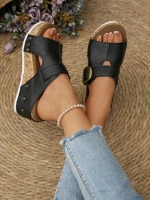 Plus Size Women's Outdoor Peep Toe Single Buckle Decor Soft Bottom Comfortable Platform Wedge Sandals, European & American Style, Summer