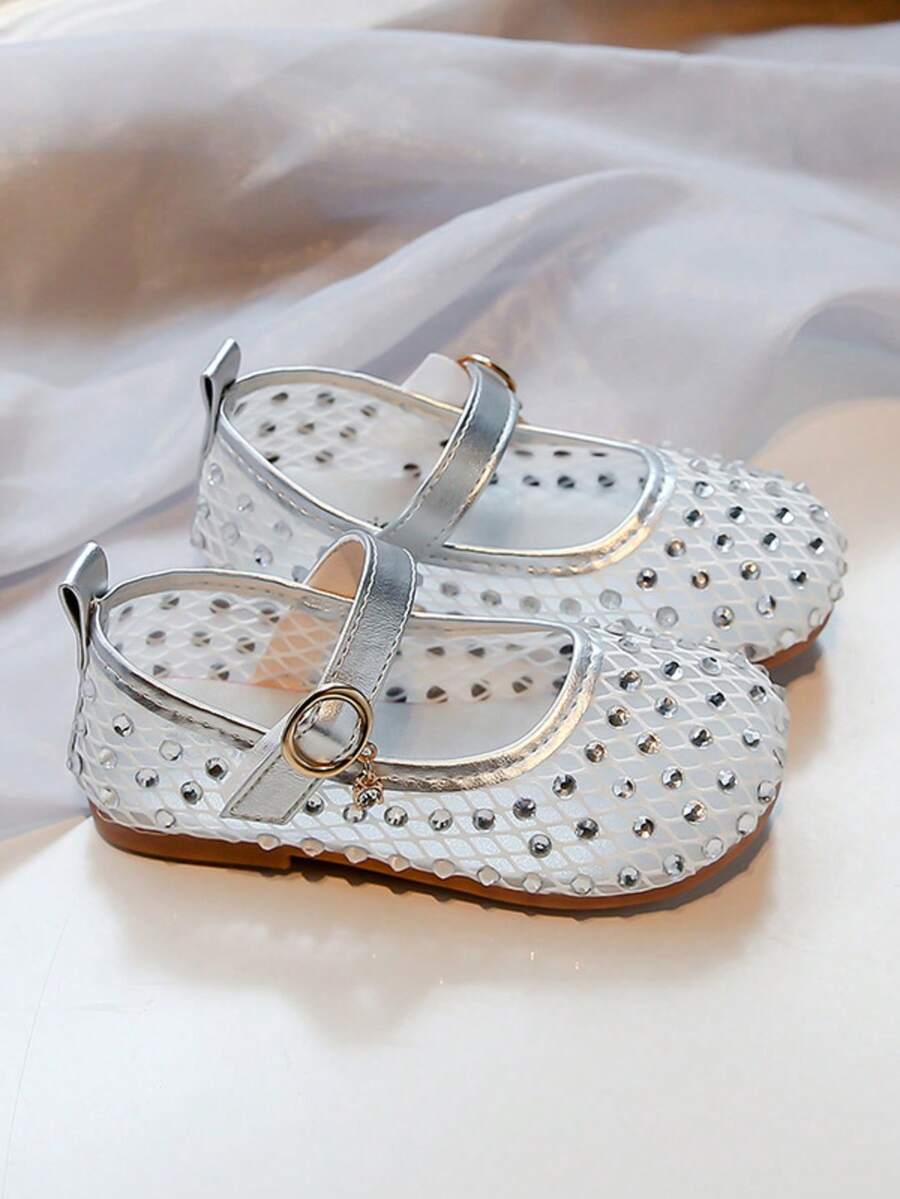 This Best-Selling Children/Girls' Princess Shoes Feature A Rhinestone Mesh Upper, Paired With Silver Leather Straps (Decorated With Gold Rings And Small Pendants), Exuding A Luxurious And Dazzling Look. Suitable For Girls Aged 3 To 12 To Wear For Performances, Parties, And Other Occasions.