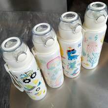 1 个 700ML 可爱卡通印花水瓶，带吸管，防漏，易于清洁，带手柄，适用于运动、健身、办公室、野餐、露营、旅行、节日礼物、生日礼物、周年纪念礼物、毕业礼物、新年礼物、万圣节礼物、圣诞节礼物 - 白色 - 查看 5