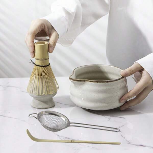 5-delige Japanse Matcha Gardeset, Perfect Matcha Kit Inclusief Ovenveranderde Keramische Matcha Kom Met Tuit, Matcha Garde (Chasen) en Houder, Lepel, Zeef, Japanse Macha Ceremonie Theeset voor Matcha Poeder, Cadeau voor Matcha Liefhebbers en Beginners Terug Naar School