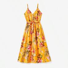 PP Family Matching Cotton Short-Sleeve Colorblock T-Shirts And Allover Floral Print Belted Strappy Dresses Sets - 黃色 - 查看 4