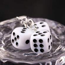 1 pieza Lindo dije de resina 3D con dados, llavero de dados 3D de resina, colgante de llavero de coche, joyería de mochila para hombres y mujeres, regalo