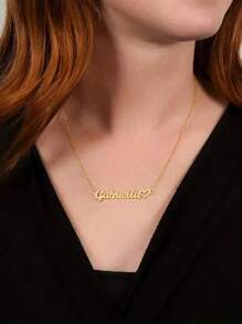Collar personalizado de plata de ley 925 con acento de corazón pequeño - Un regalo romántico y personalizado para los seres queridos. Ideal para cumpleaños, aniversarios o elegancia diaria. Este collar presenta un nombre en letra cursiva fluida combinado con un delicado detalle de corazón, elaborado en plata 925 de primera calidad. Una pieza sentimental y con estilo de vanguardia para celebrar el afecto, perfecta para regalar a amigos, parejas o familiares.