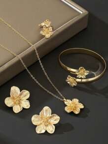 Elegante y lujoso juego de joyería de 5 piezas con estilo de resort dorado con flores: 1 pulsera, 1 anillo, 1 collar, 1 pieza de aretes para mujeres