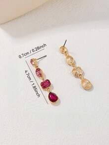 Un par de pendientes de mujer de aleación de alta gama y de moda, enjoyados con diamantes, de artesanía exquisita y encanto único, una pieza de joyería adecuada para que las mujeres se la pongan en reuniones diarias