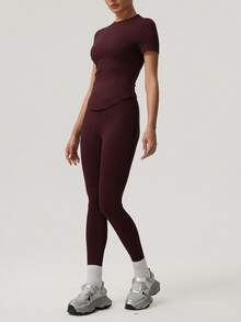 Sodalemon Women's Solid Color T-Shirt With No Front Seam Classic Design & Yoga Leggings Outdoor Running Training Fitness Set Summer - Burgundy - View 4