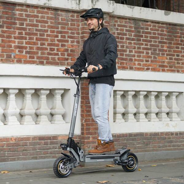 Klappbarer Elektroroller, Offroad-Roller für Erwachsene, 10-Zoll-Aufblasreifen,MotorGeschwindigkeit 20KM / H, Reichweite von 20-30 km, Hinterantrieb, Elektroroller mit LED-Anzeige, Doppelbremse, Stoßdämpfung