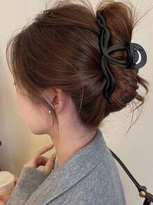 FRIFUL 4pcs/1pc Women 5.12in/13cm White, Black, Khaki, Brown Extra Large Wavy Plastic Hair Clips, Fashion Versatile High-End Elegant Minimalist Plain Color Hair Claws, Suitable For Daily, Casual, Party, Commute, Beach, Hairstyle, Face Washing, Makeup, Coordinate Outfit, Hair Accessory Fashion Hair Accessories Beauty Claw Clips Fall Winter For Vacation Outfits Woman Summer Outfits - Multicolor - View 2